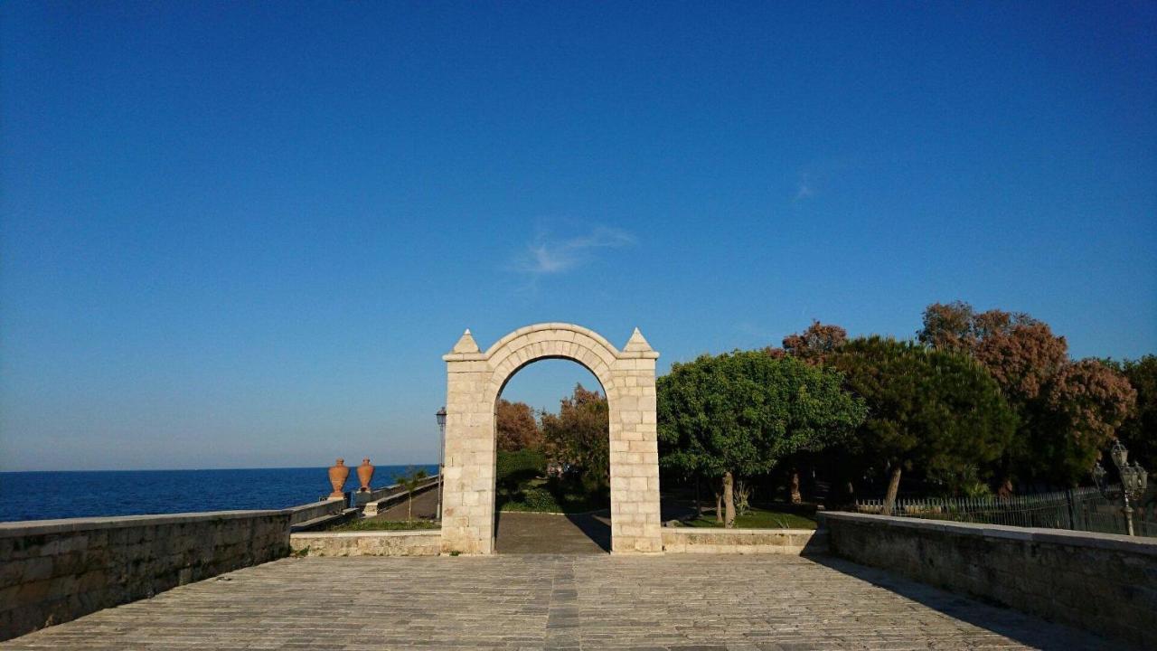 Elena 39 Panzió Trani Kültér fotó